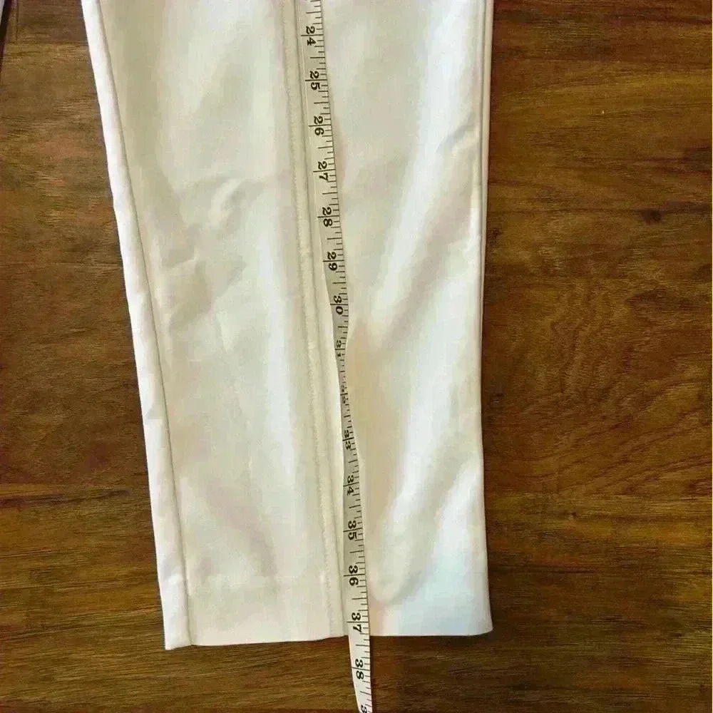 White Cream Capri Pants Stretch Women’s Size Medium CHICO’S - Picture 9 of 10